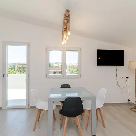 Duna With Terrace Apartment Budoni